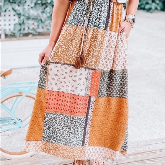 V-neck Patchwork print dress 🔹 - Picture 2 of 6